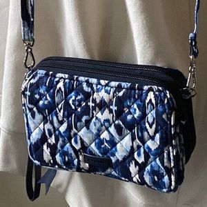 NWOT Vera Bradley RFID All in One Crossbody   Quilted   Blue/White   Ikat Island